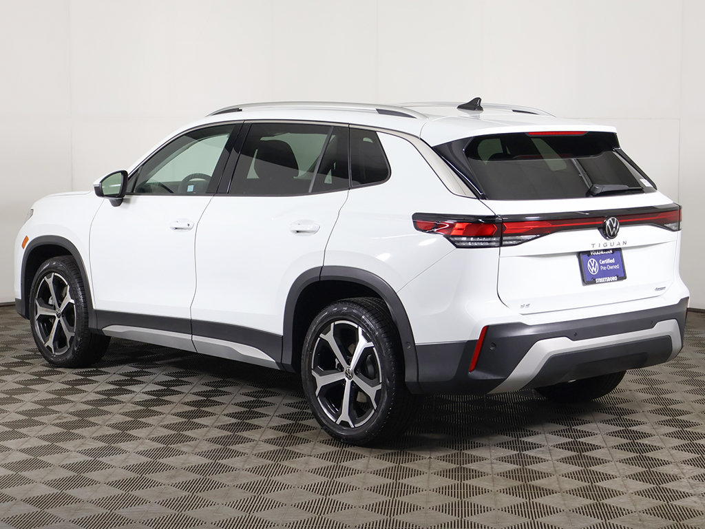 Used 2025 Volkswagen Tiguan SE w/ Panoramic Sunroof Package AWD/4WD image 9