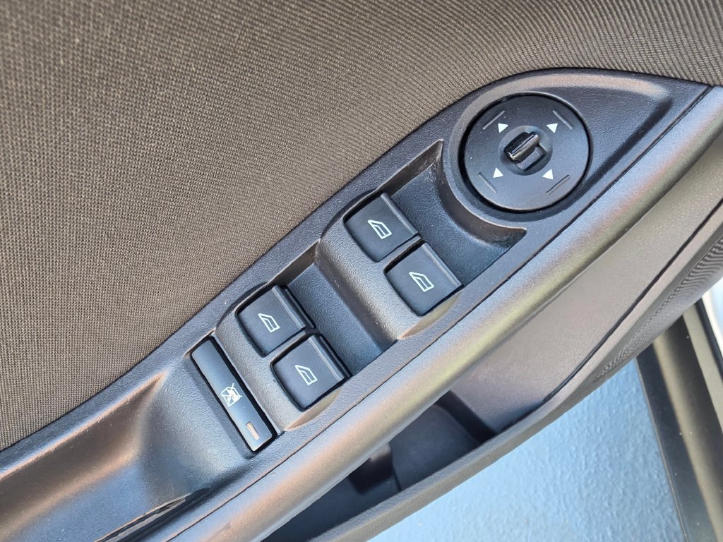 Used 2015 Ford Focus SE w/ Equipment Group 201A FWD image 22
