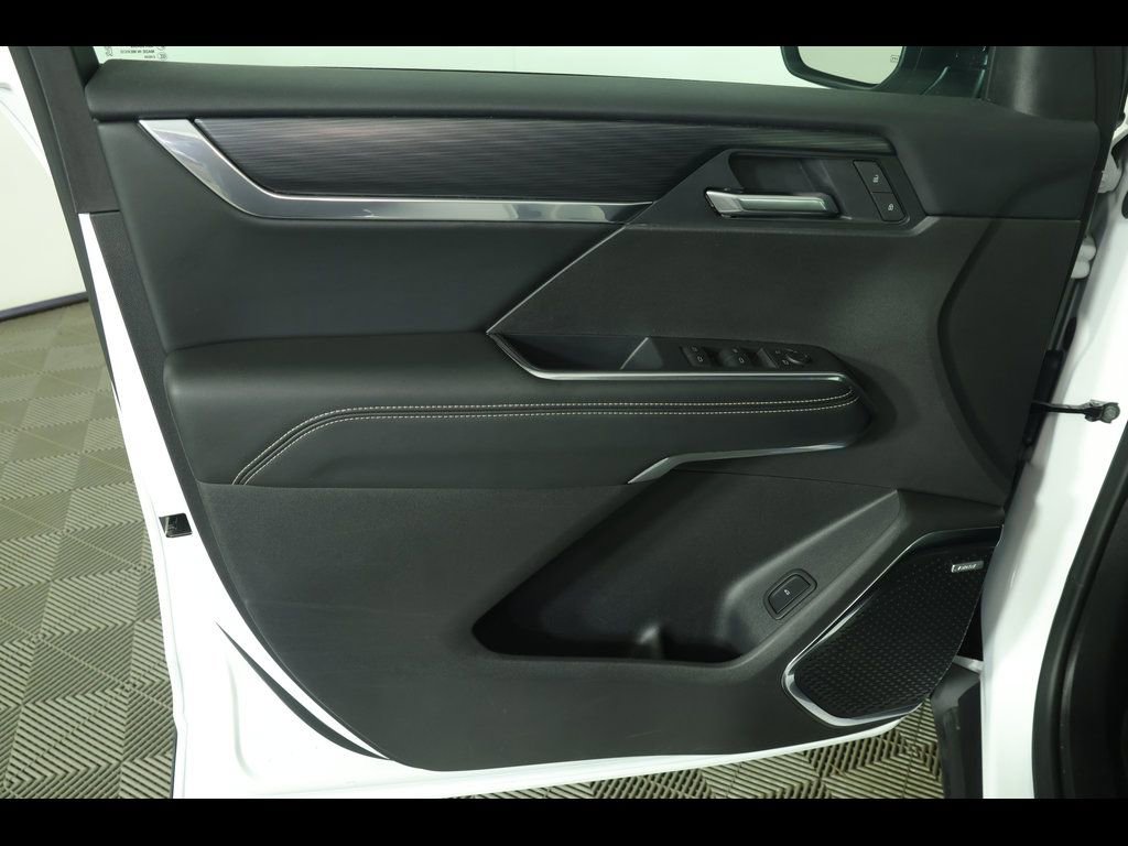 Used 2025 GMC Acadia Elevation image 22