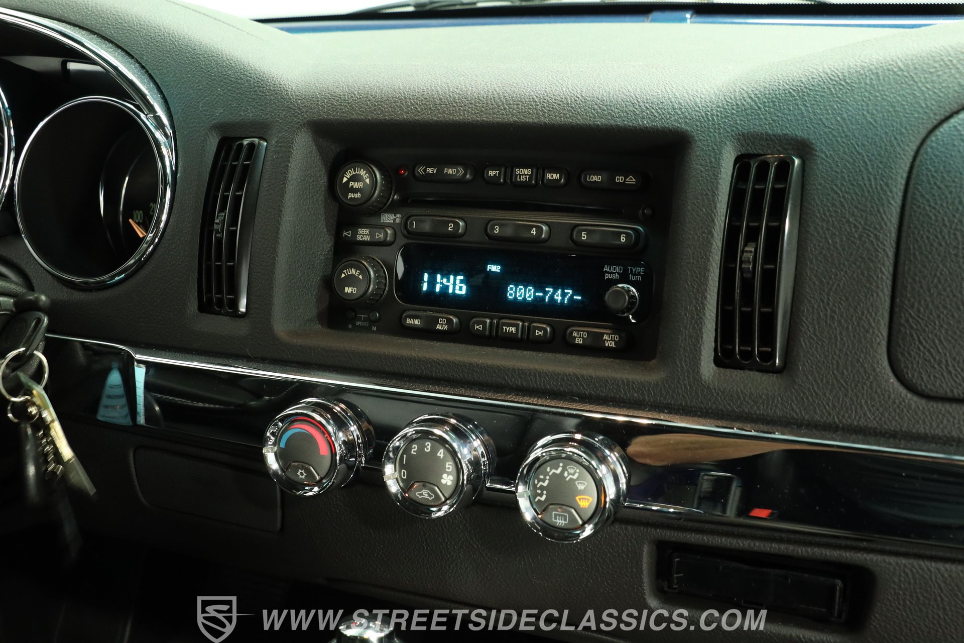 Used 2006 Chevrolet SSR w/ Preferred Equipment Group RWD image 39