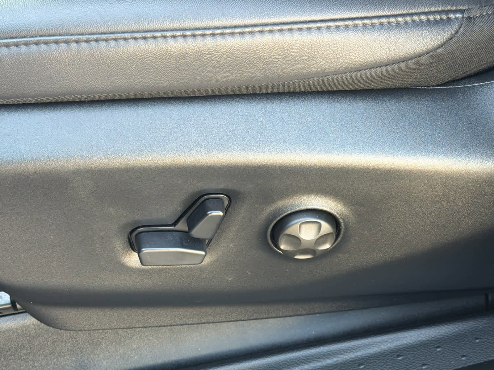 Used 2025 Chrysler Pacifica Select FWD image 20