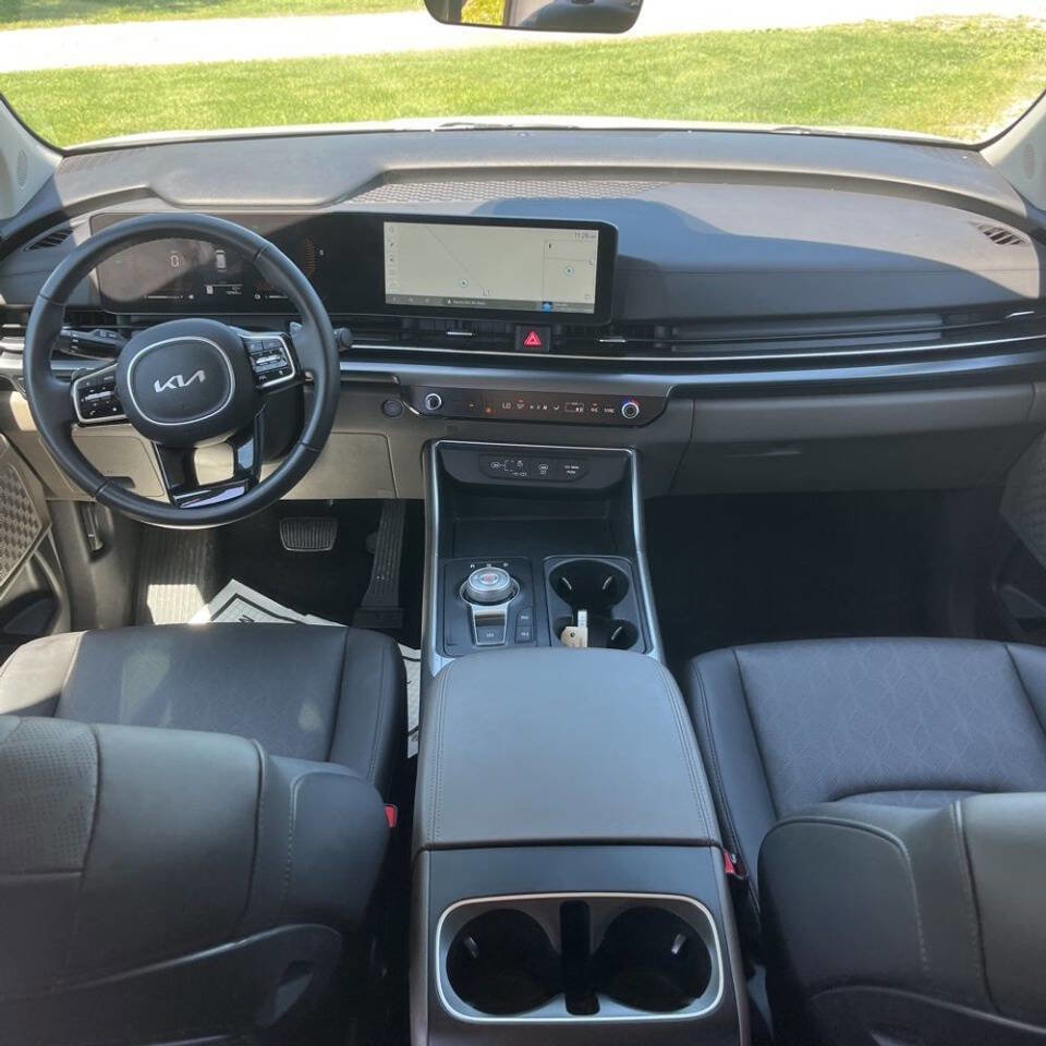 Used 2026 Kia Carnival LXS FWD image 13