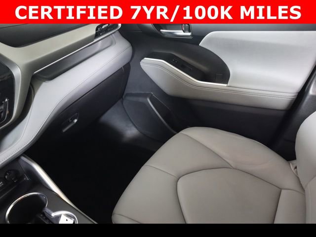 Used 2021 Toyota Highlander XLE image 19