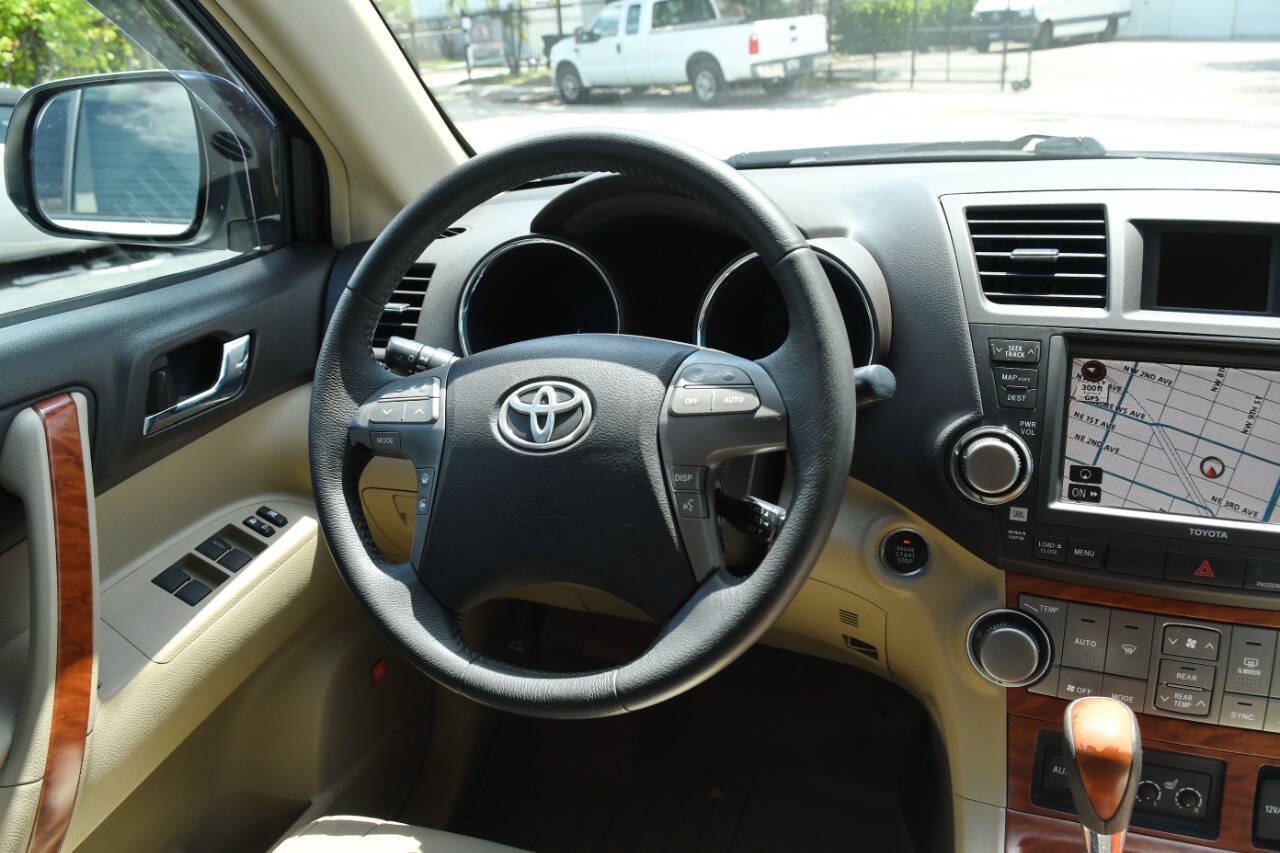 Used 2010 Toyota Highlander Limited AWD/4WD image 24
