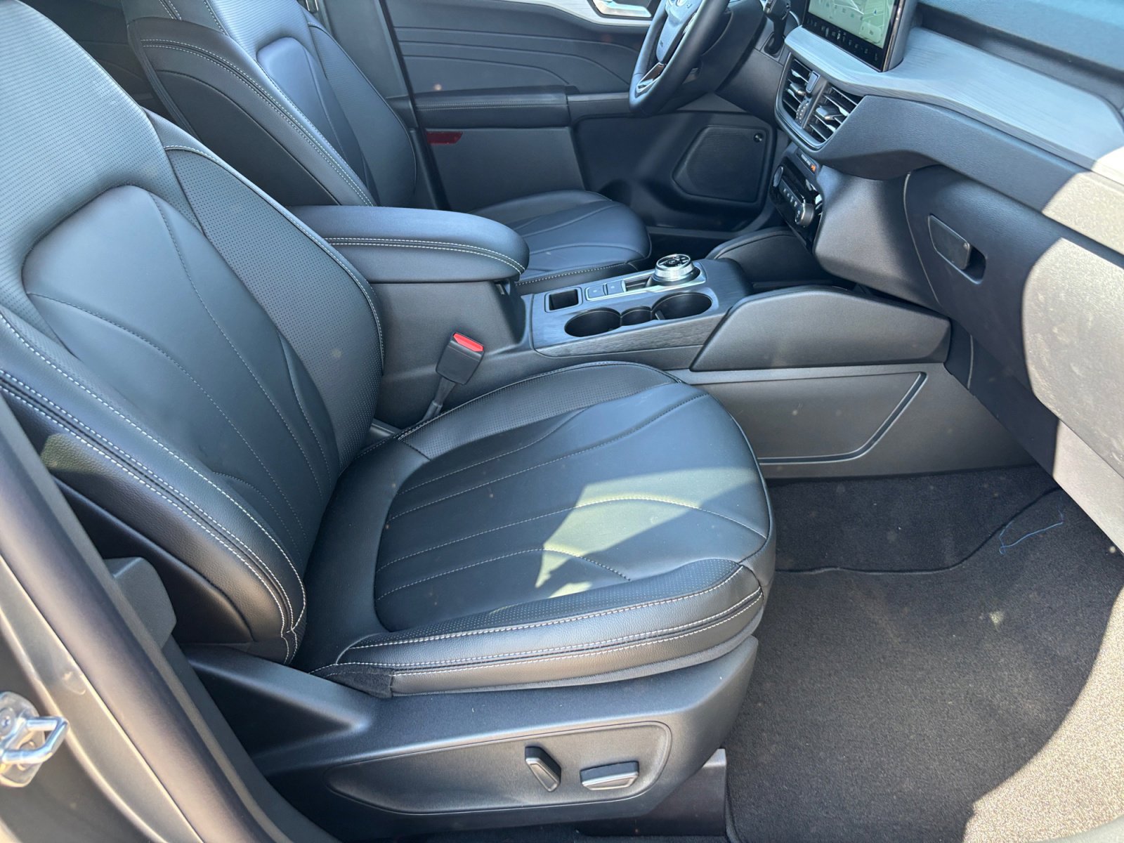New 2025 Ford Escape SE w/ PHEV Premium Package FWD image 19