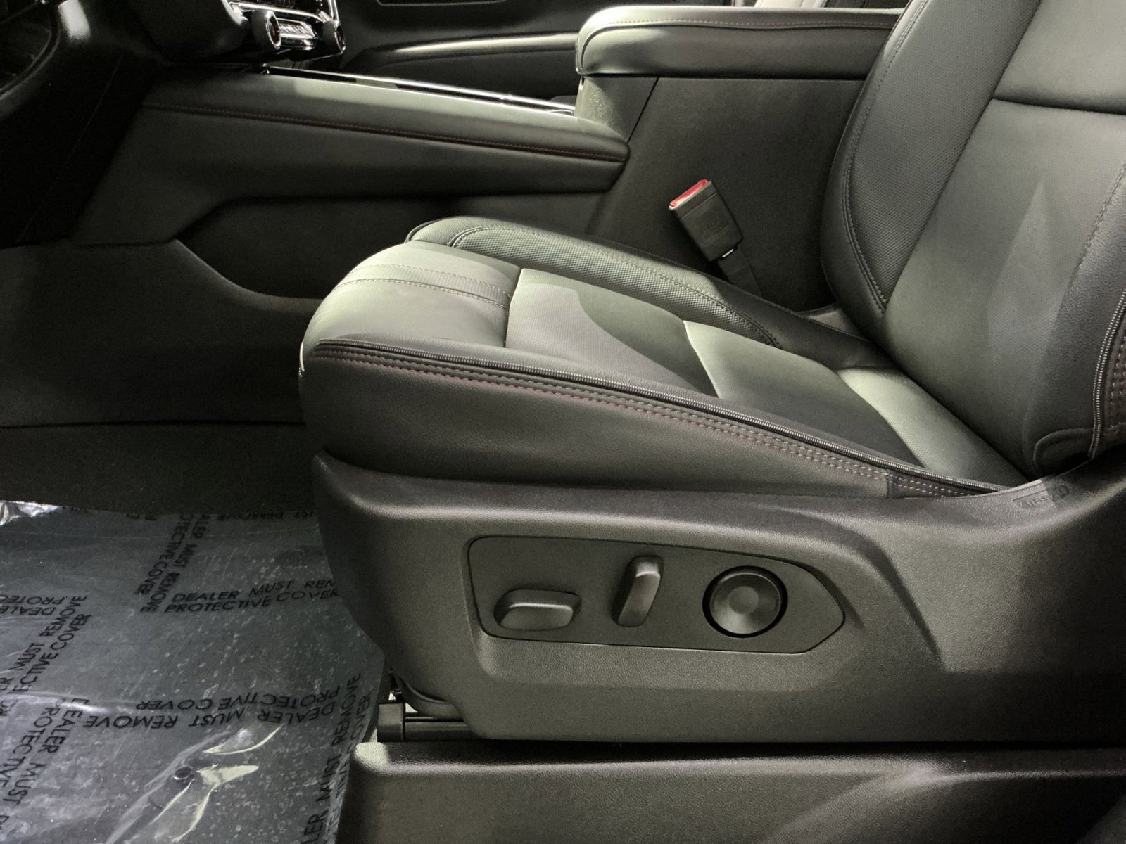 Used 2025 Chevrolet Suburban RST w/ Comfort Package image 22