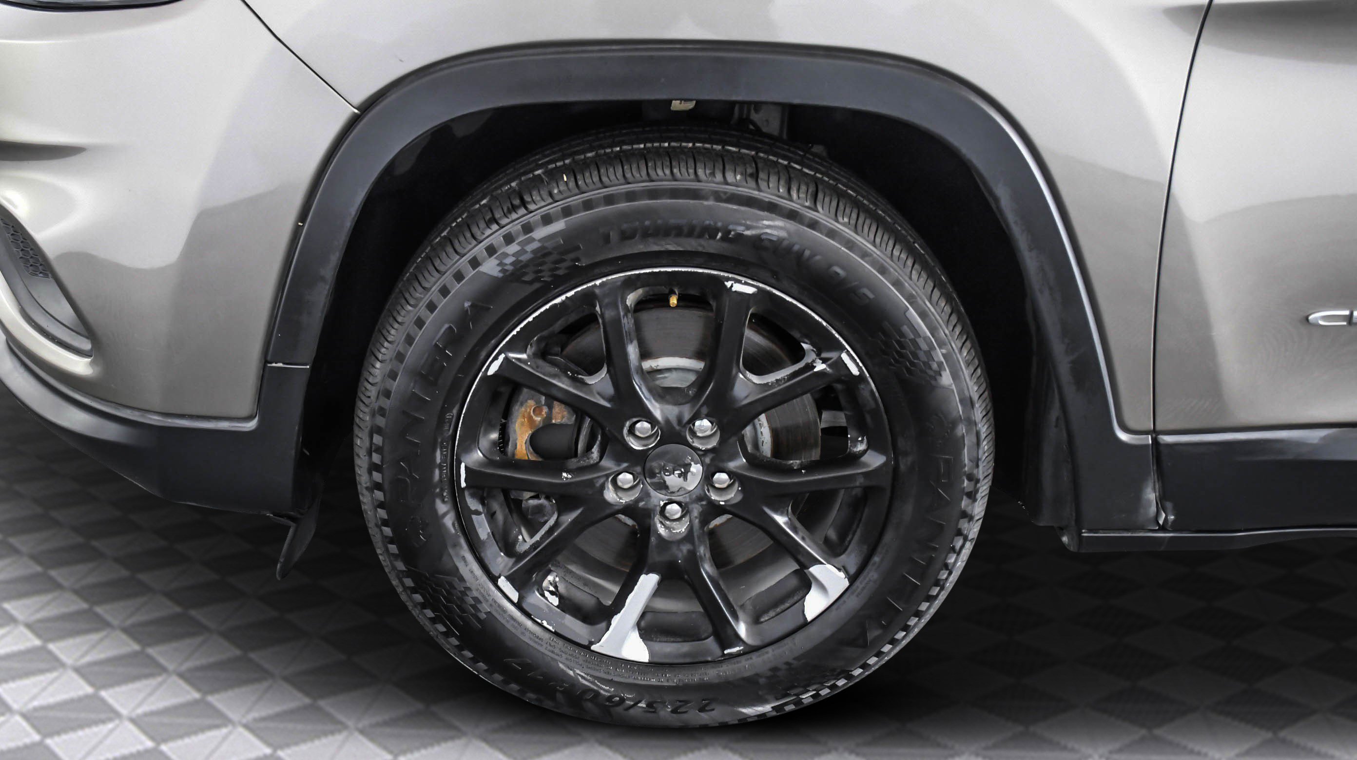 Used 2019 Jeep Cherokee Latitude w/ Popular Appearance Group image 29