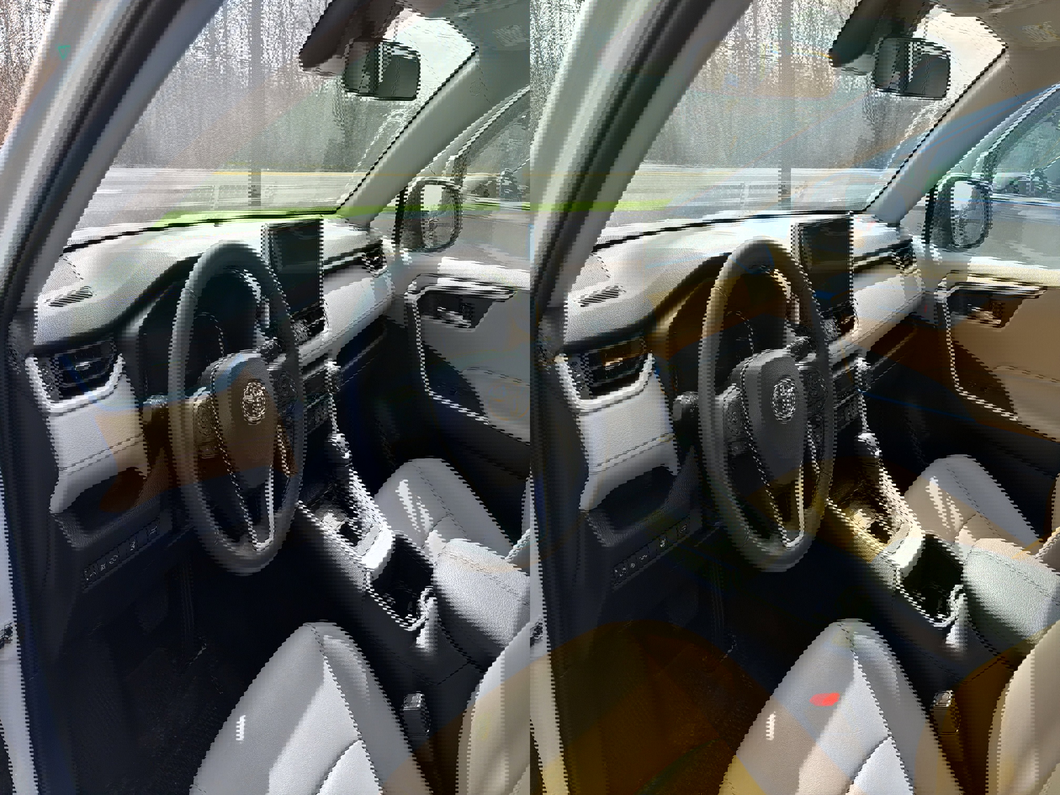 Used 2023 Toyota RAV4 XLE Premium image 9