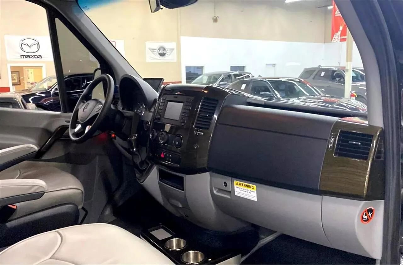 Used 2016 Mercedes-Benz Sprinter 2500 image 18
