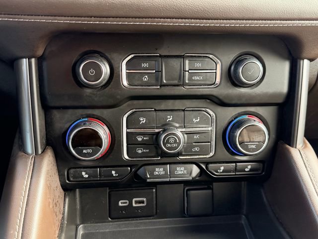 Used 2024 Chevrolet Suburban LT RWD image 18