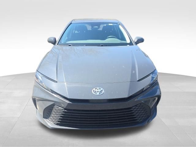 Used 2025 Toyota Camry LE image 9