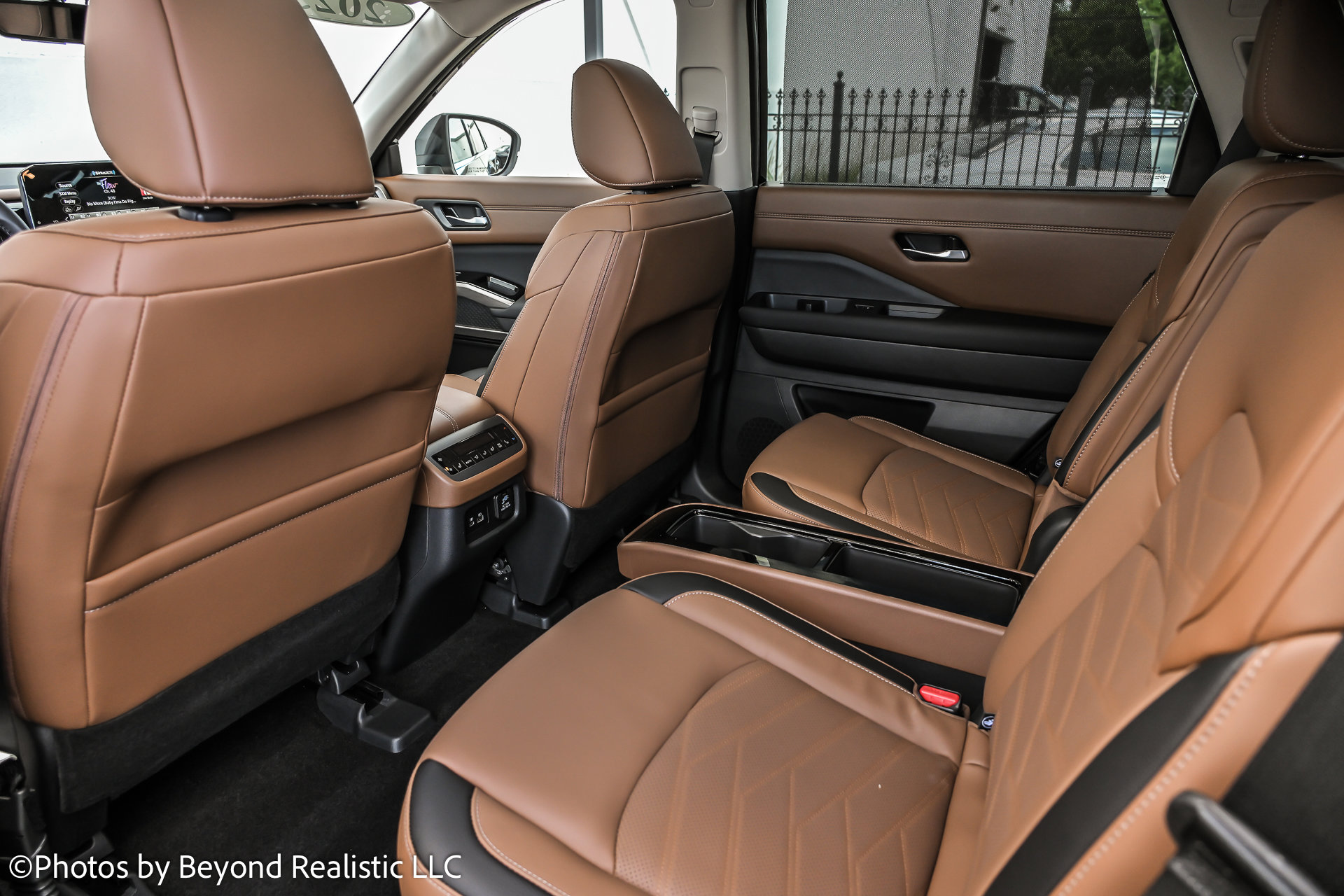 Used 2025 Nissan Pathfinder Platinum image 31
