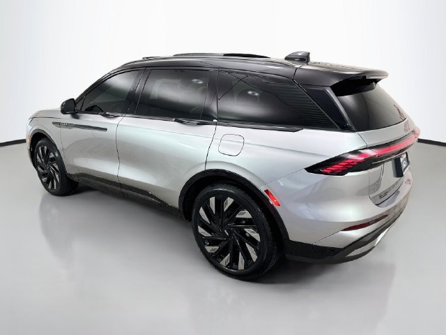 Used 2025 Lincoln Nautilus Reserve w/ Jet Appearance Package AWD/4WD image 5