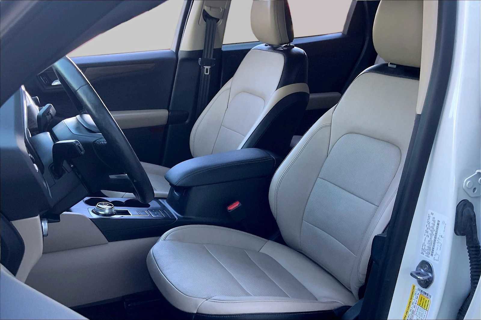 Used 2020 Ford Escape Titanium FWD image 9