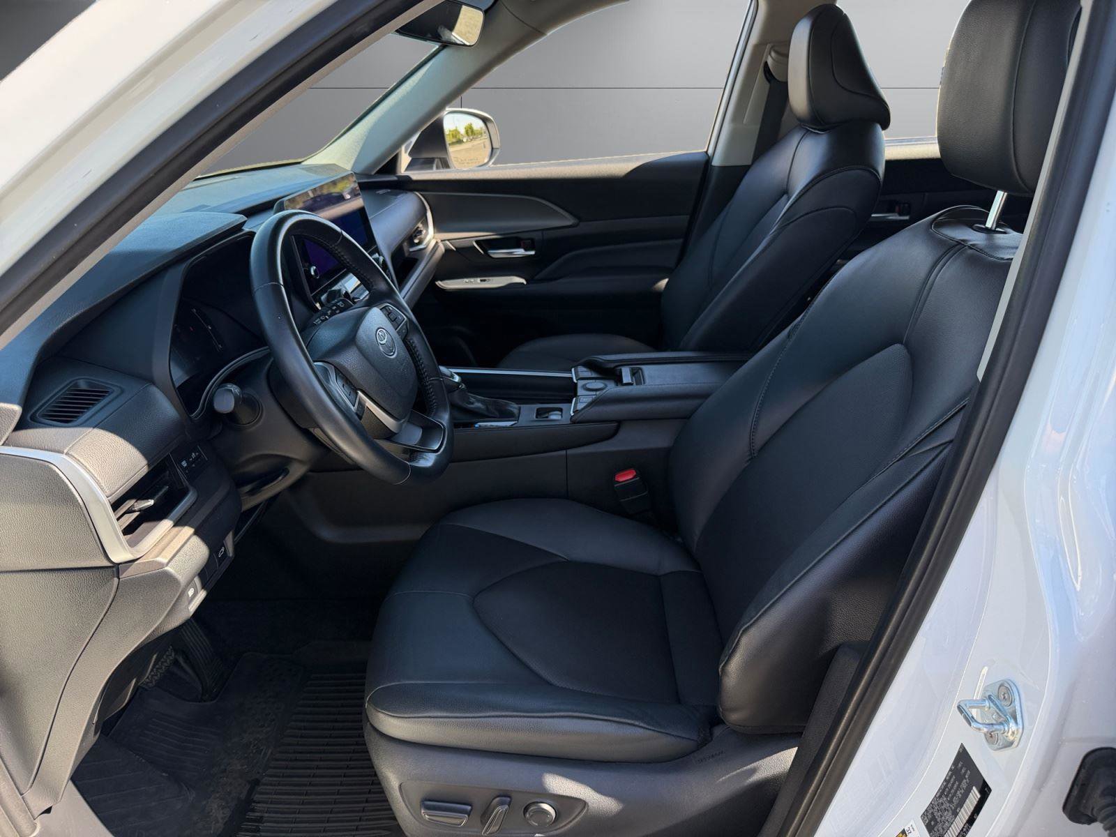 Certified 2024 Toyota Grand Highlander AWD image 15