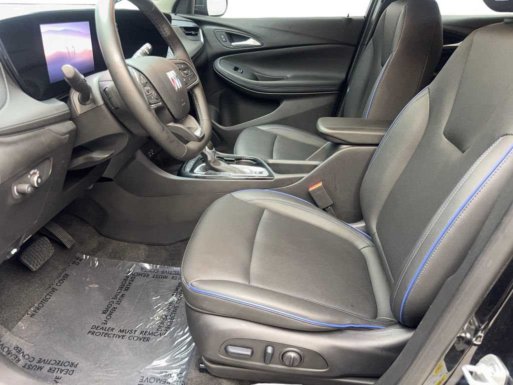 Used 2025 Buick Encore GX Sport Touring w/ Comfort Package FWD image 27