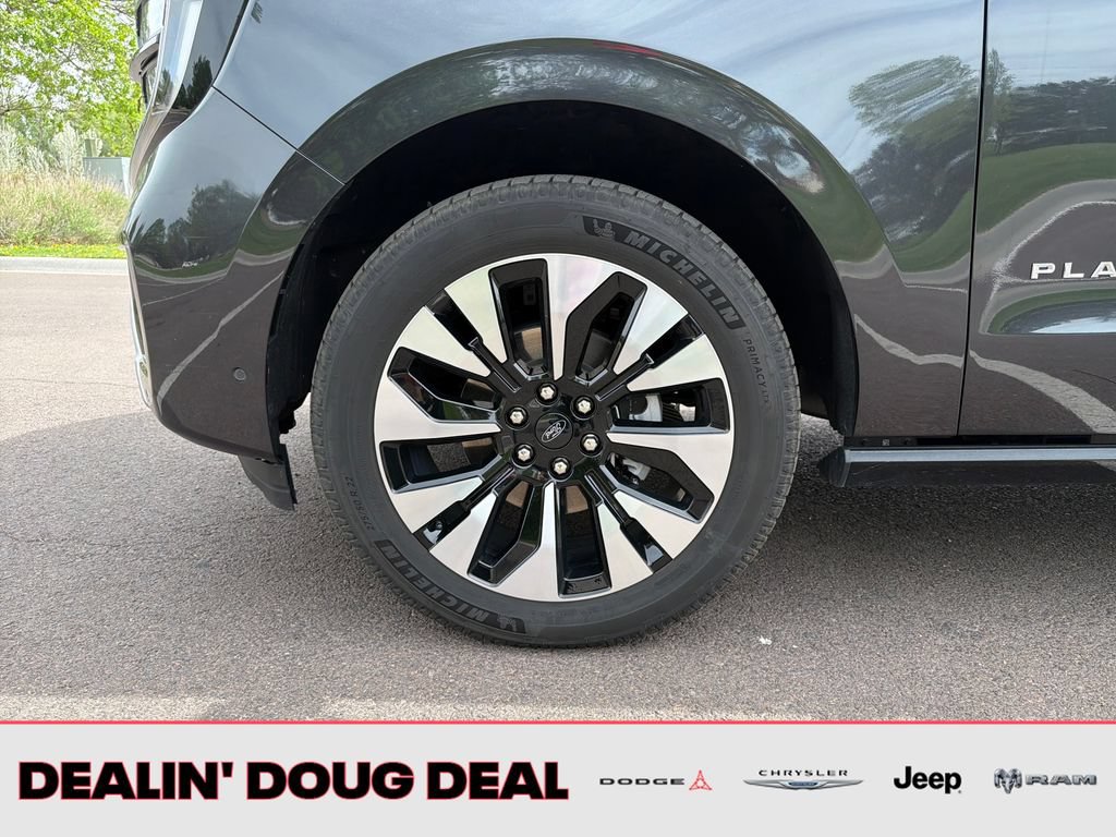 Used 2025 Ford Expedition Platinum w/ Driver's Package AWD/4WD image 15