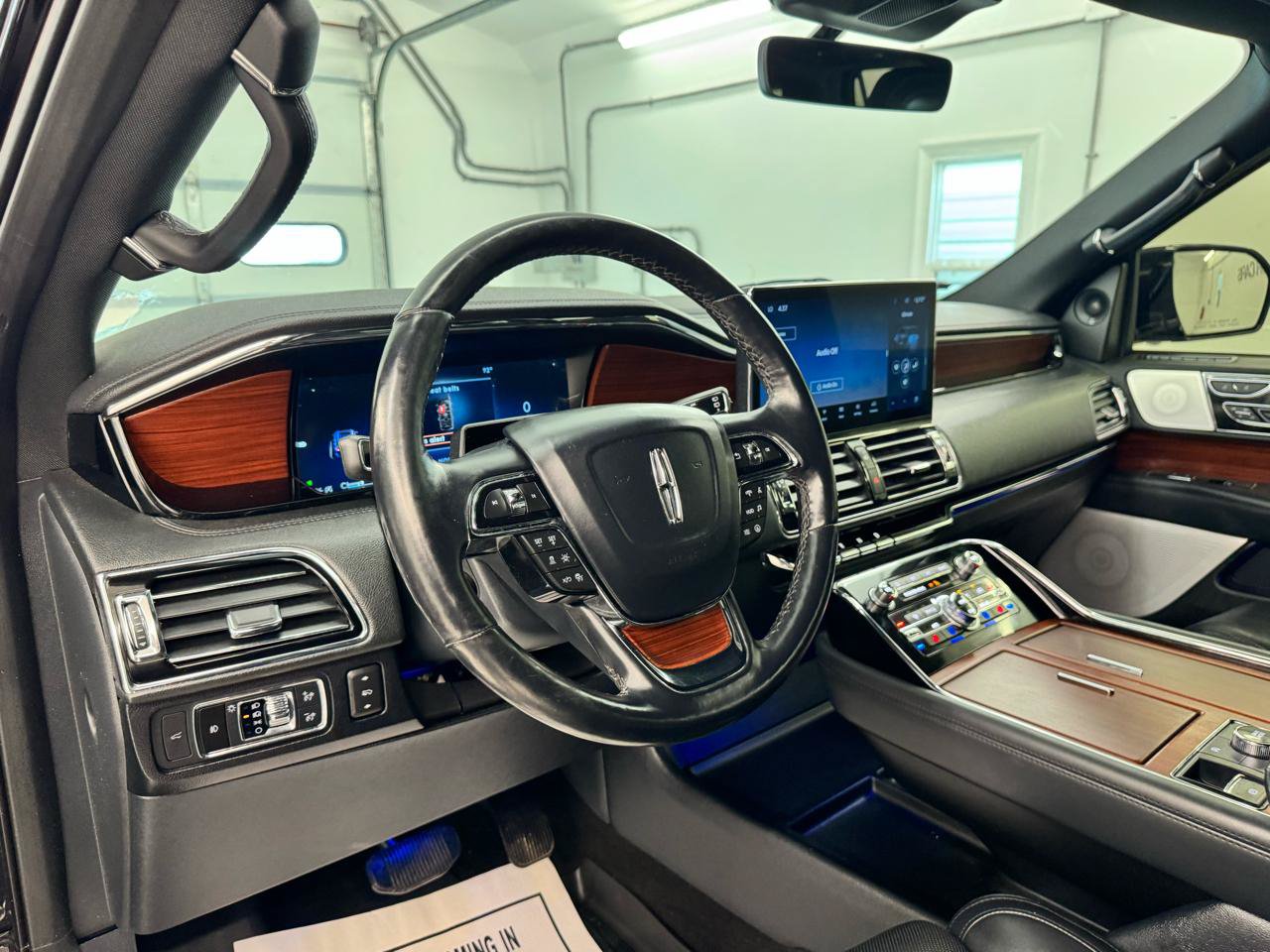 Used 2023 Lincoln Navigator L Reserve AWD/4WD image 14