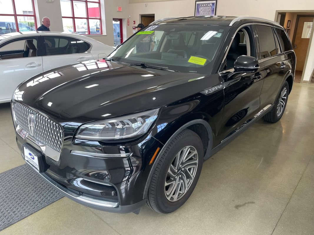 Used 2023 Lincoln Aviator AWD image 2