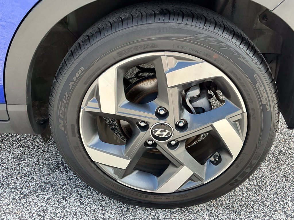 Used 2025 Hyundai Venue SEL FWD image 21