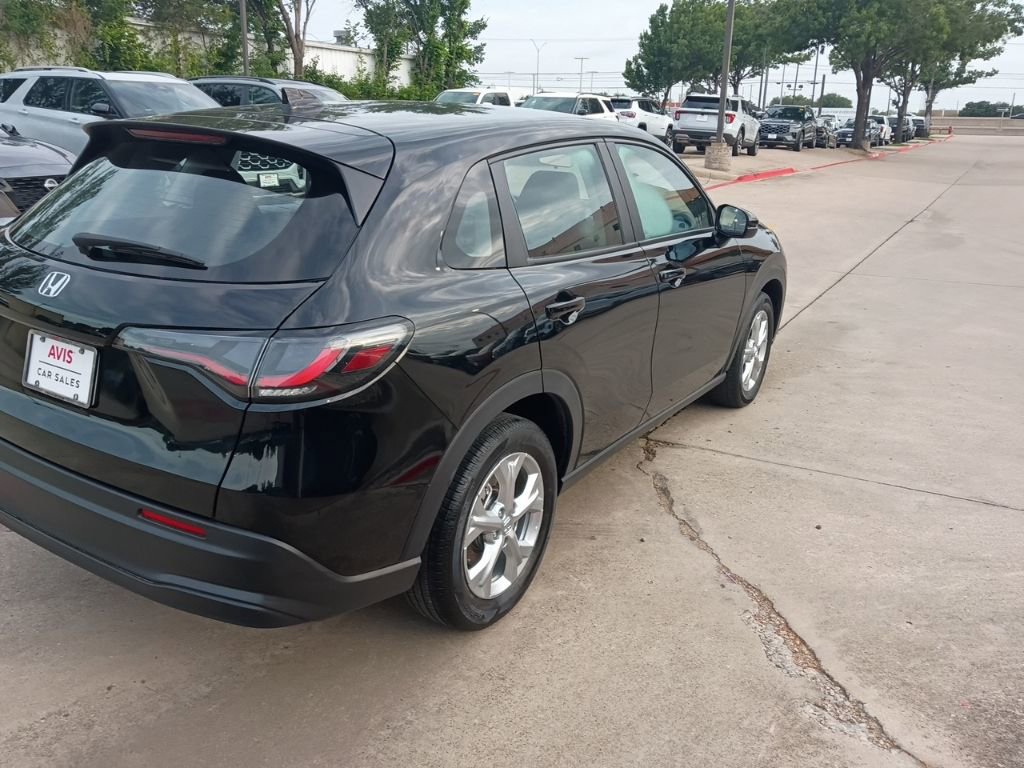 Used 2025 Honda HR-V LX image 7