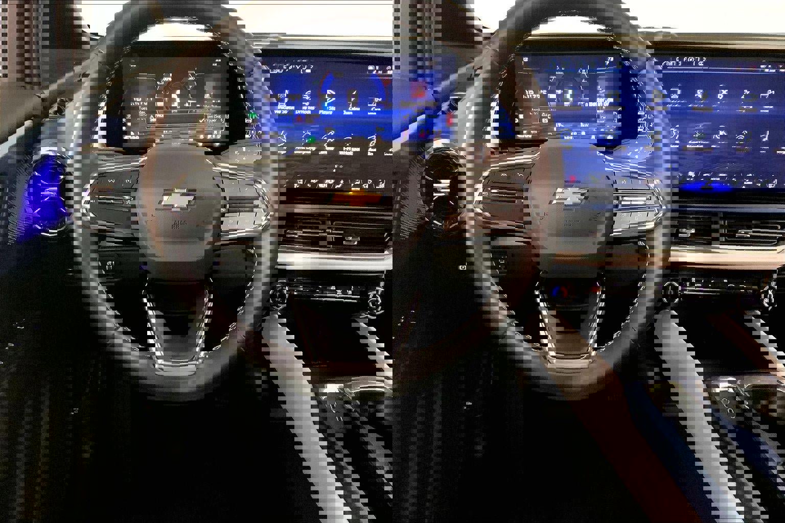 Used 2025 Chevrolet Equinox EV LT FWD image 5