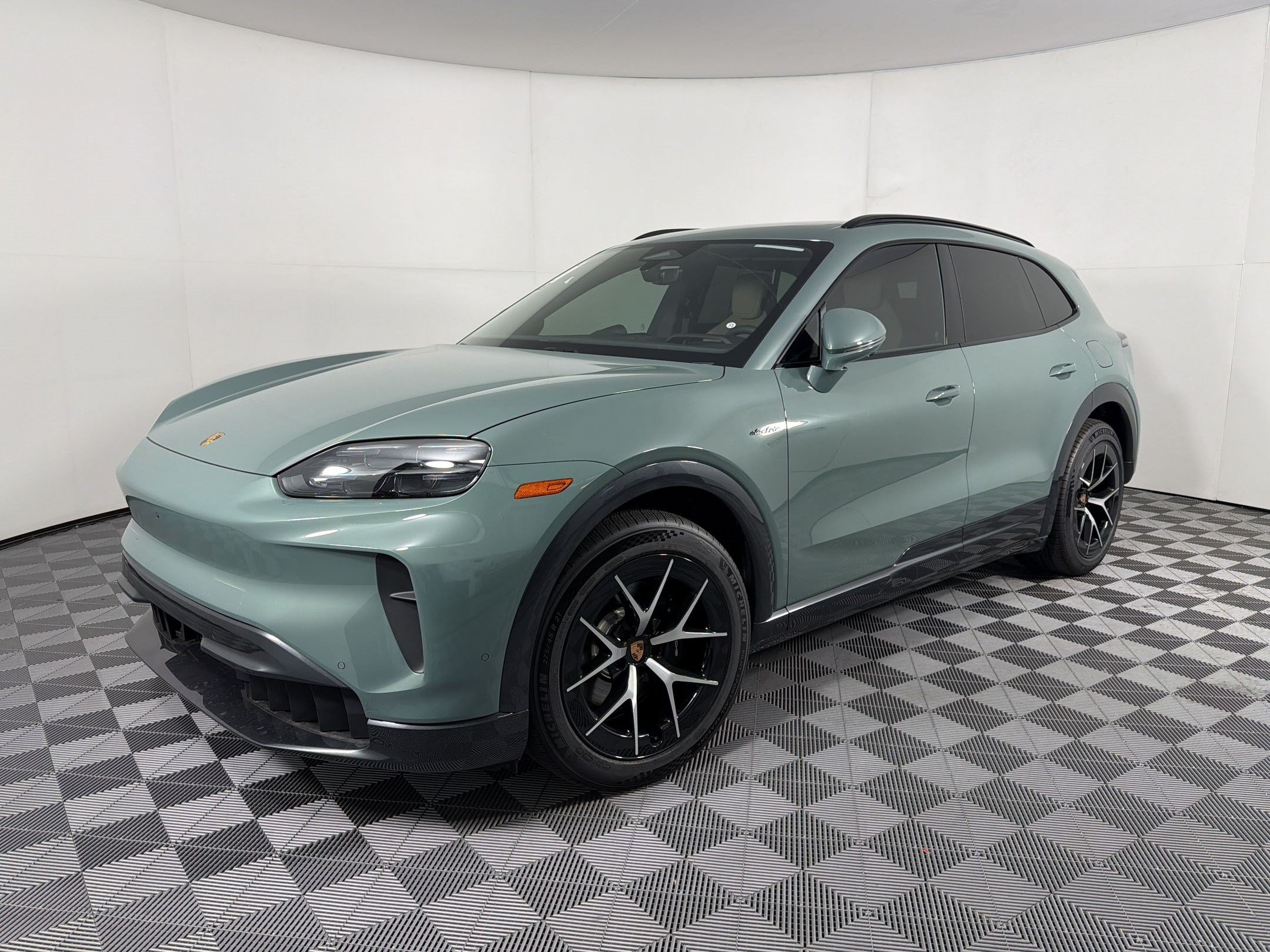 New 2026 Porsche Cayenne Electric AWD/4WD image 1