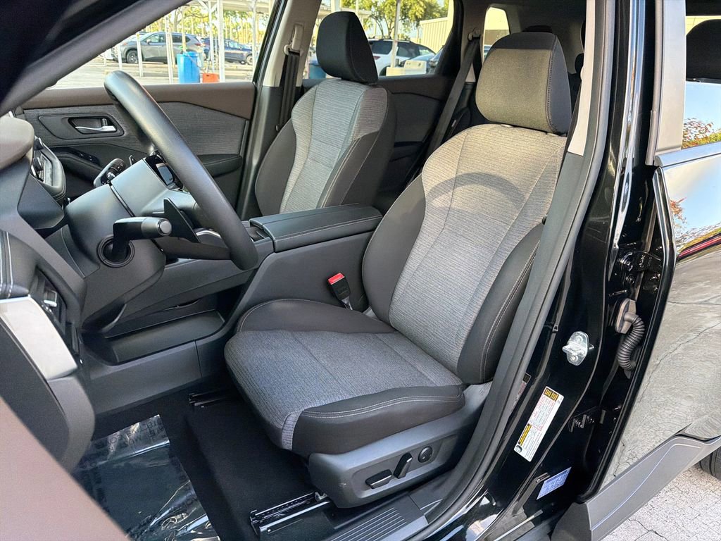 Certified 2023 Nissan Rogue SV FWD image 31