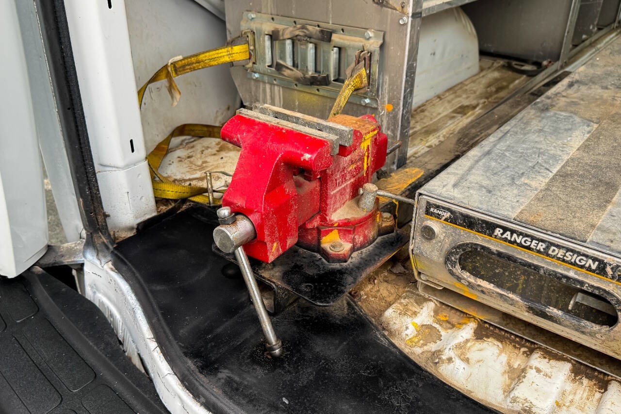 Used 2017 Chevrolet Express 2500 image 19