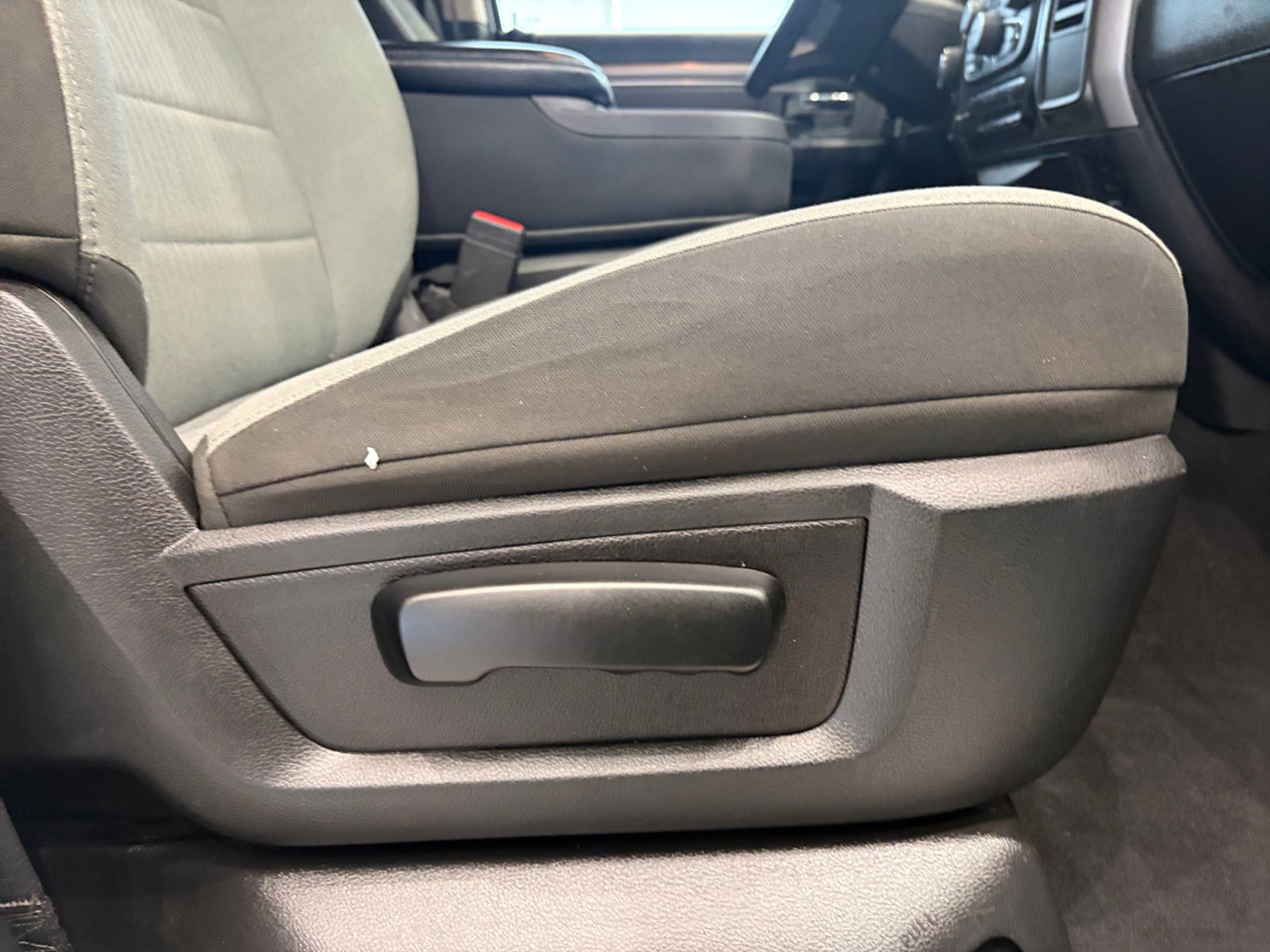 Used 2022 RAM 1500 Classic SLT w/ Electronics Group AWD/4WD image 25