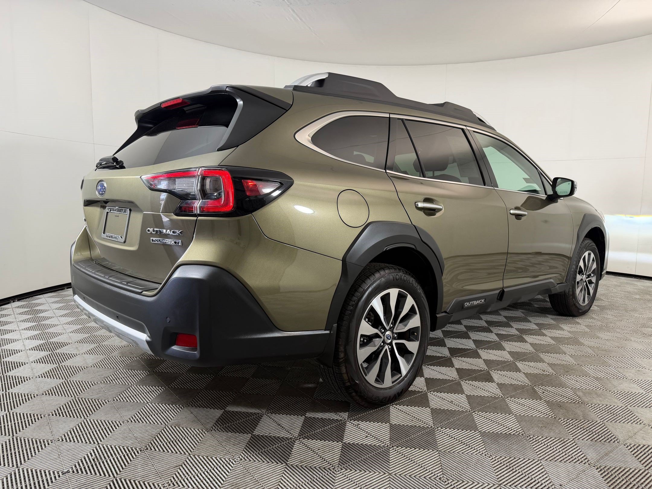 Used 2025 Subaru Outback Touring XT AWD/4WD image 9