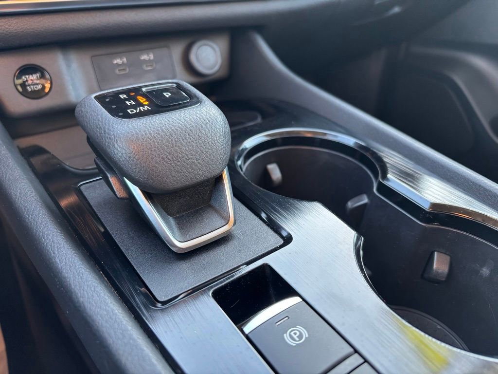 Used 2024 Nissan Rogue S image 21