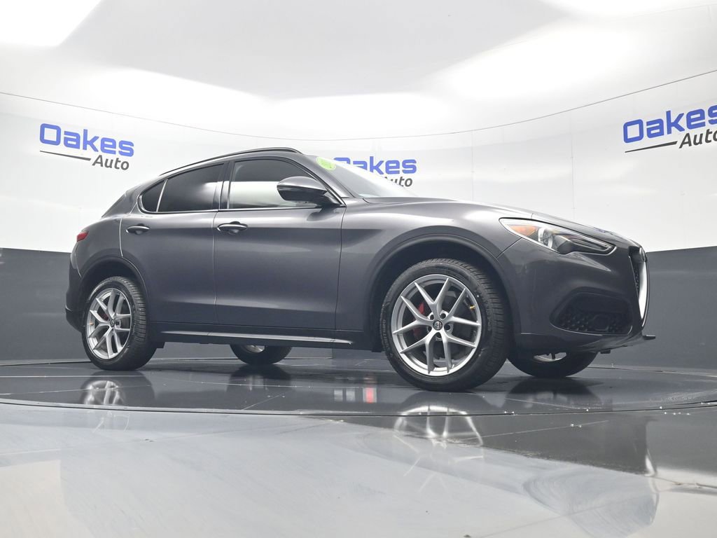 Used 2018 Alfa Romeo Stelvio Ti Sport image 40