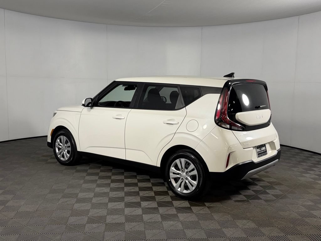 Used 2025 Kia Soul LX FWD image 9