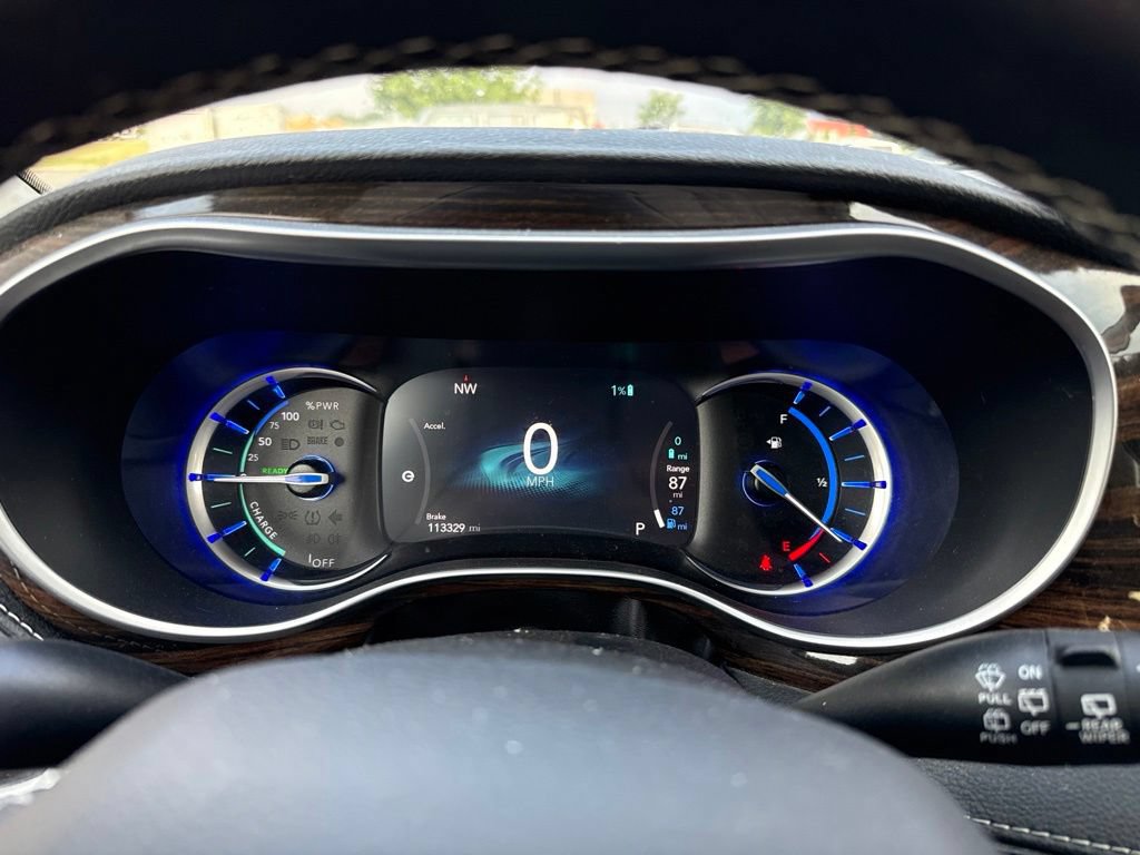 Used 2022 Chrysler Pacifica Limited FWD image 27