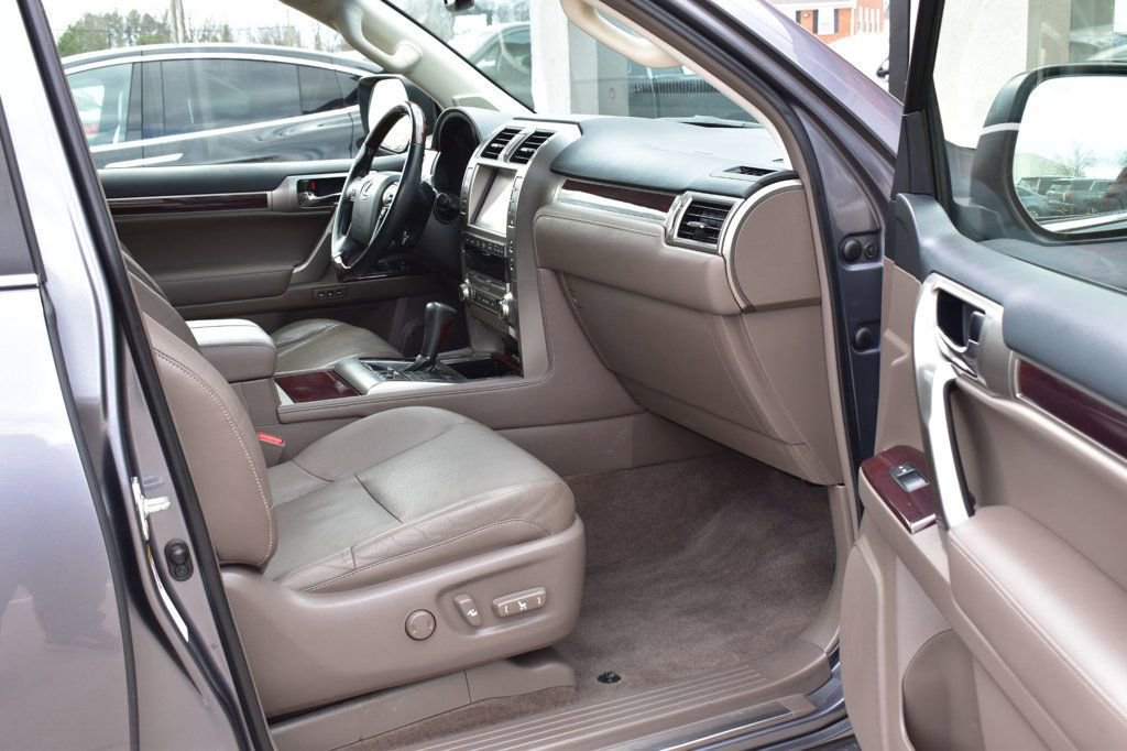 Used 2015 Lexus GX 460 w/ Premium Package image 19