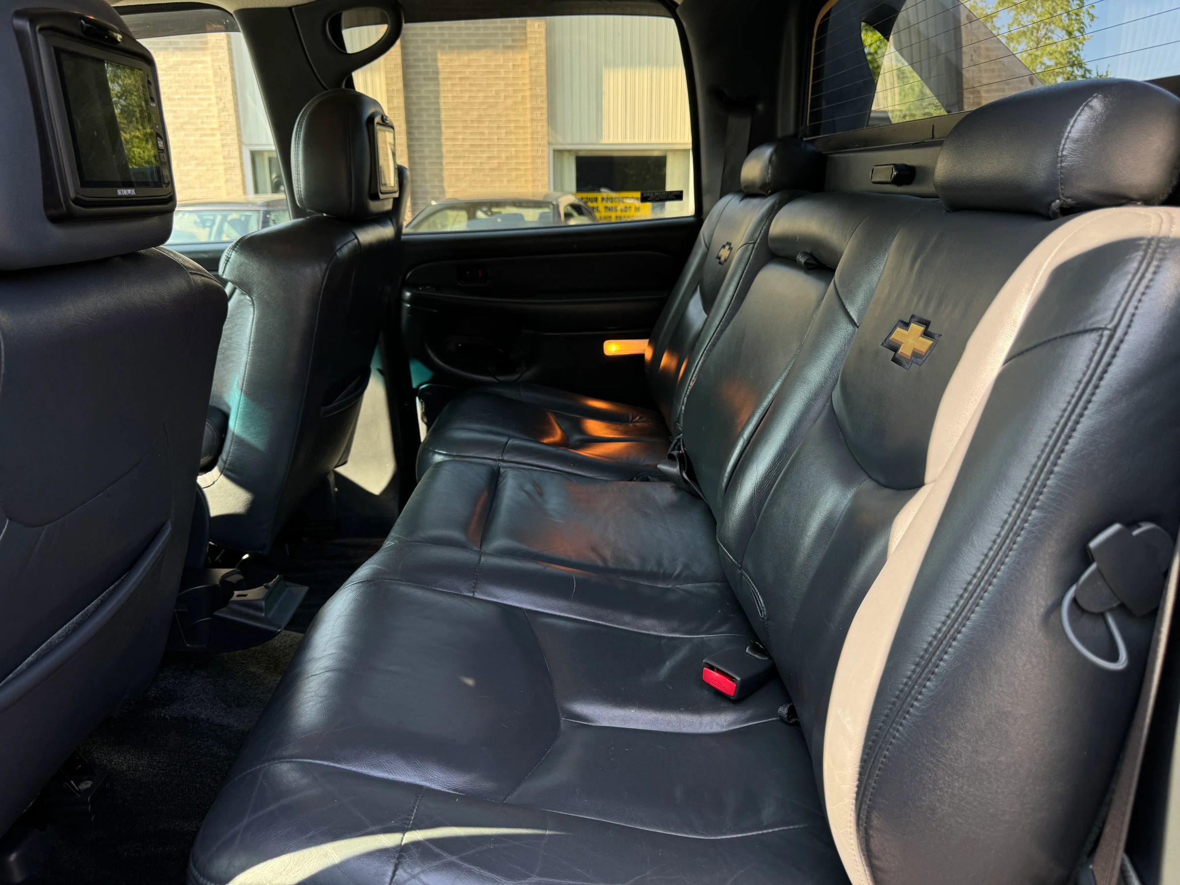 Used 2002 Chevrolet Avalanche 4x4 w/ Off-Road Suspension Pkg image 28