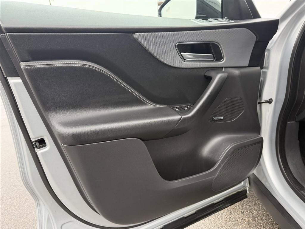 Used 2017 Jaguar F-PACE S AWD/4WD image 16