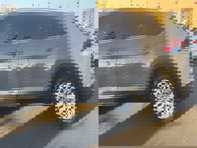 Used 2020 Volkswagen Atlas Cross Sport SE w/ Panoramic Sunroof Package image 8