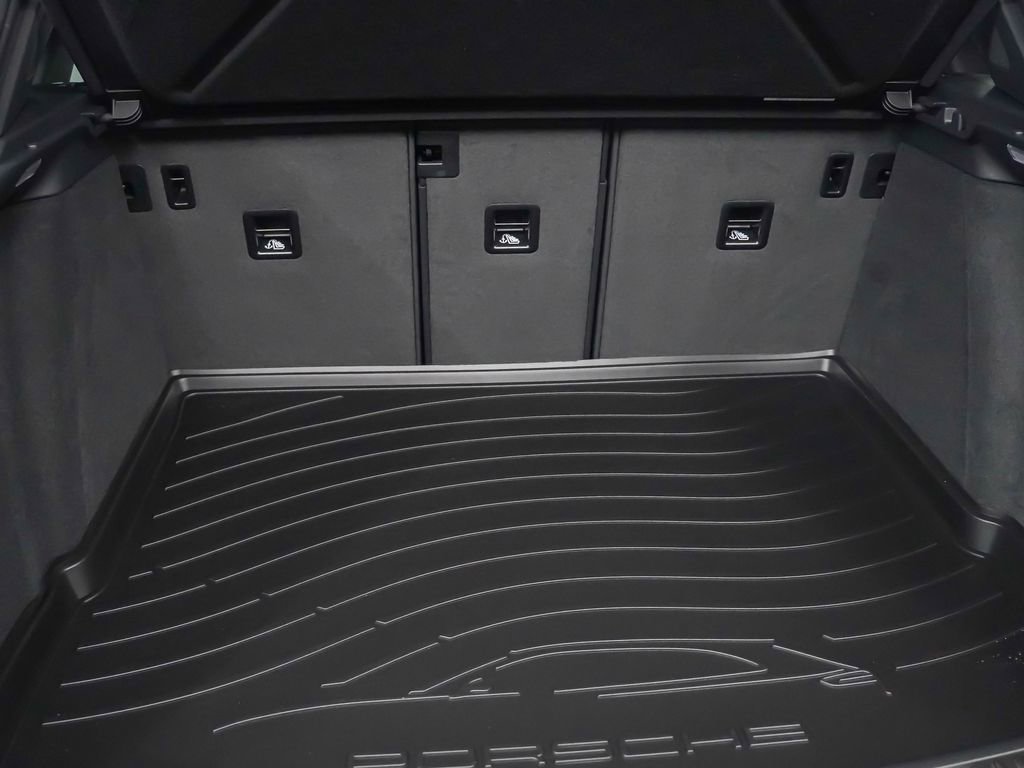 Certified 2026 Porsche Macan AWD/4WD image 14