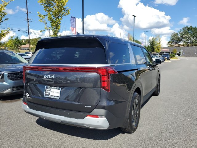 New 2027 Kia Carnival LXS FWD image 7