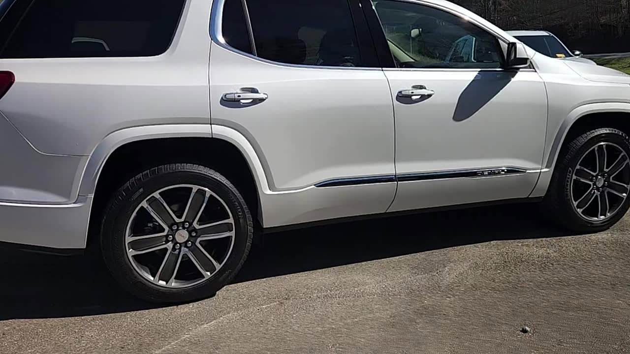 Used 2019 GMC Acadia Denali image 9