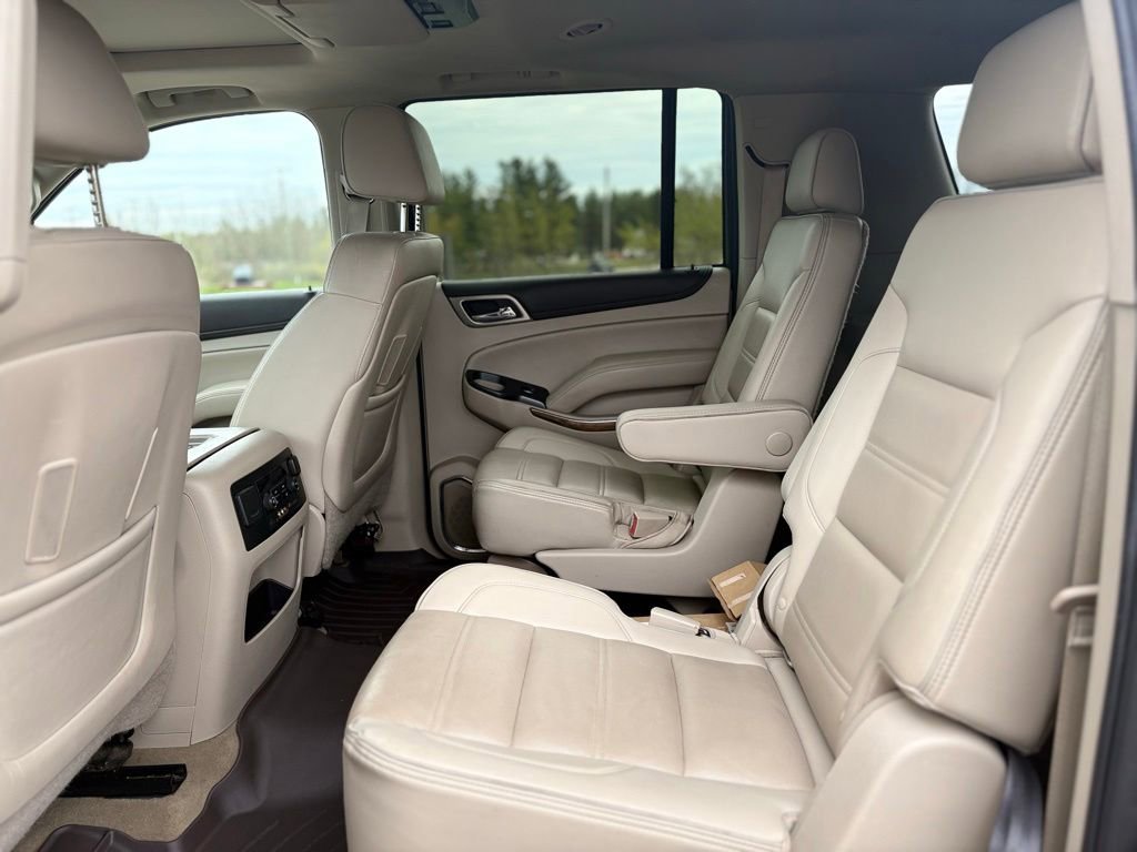 Used 2015 GMC Yukon XL Denali w/ Premium Package AWD/4WD image 37
