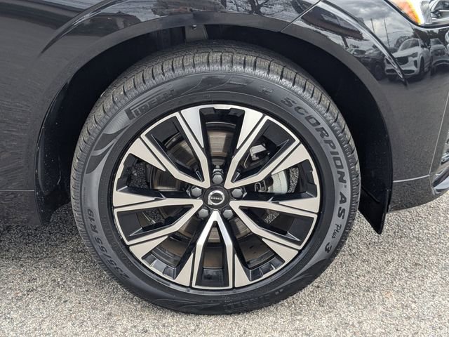 Certified 2025 Volvo XC60 B5 Core image 14