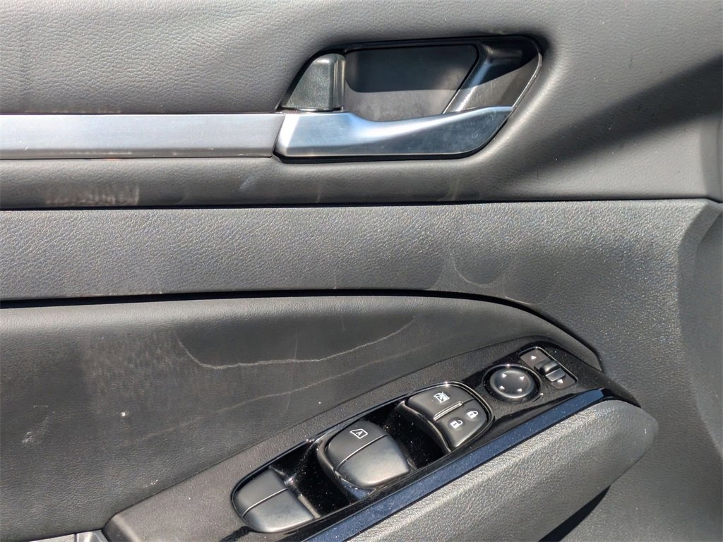 Used 2025 Nissan Altima 2.5 SR image 13