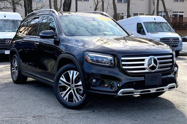 Used 2025 Mercedes-Benz GLB 250 4MATIC image 1