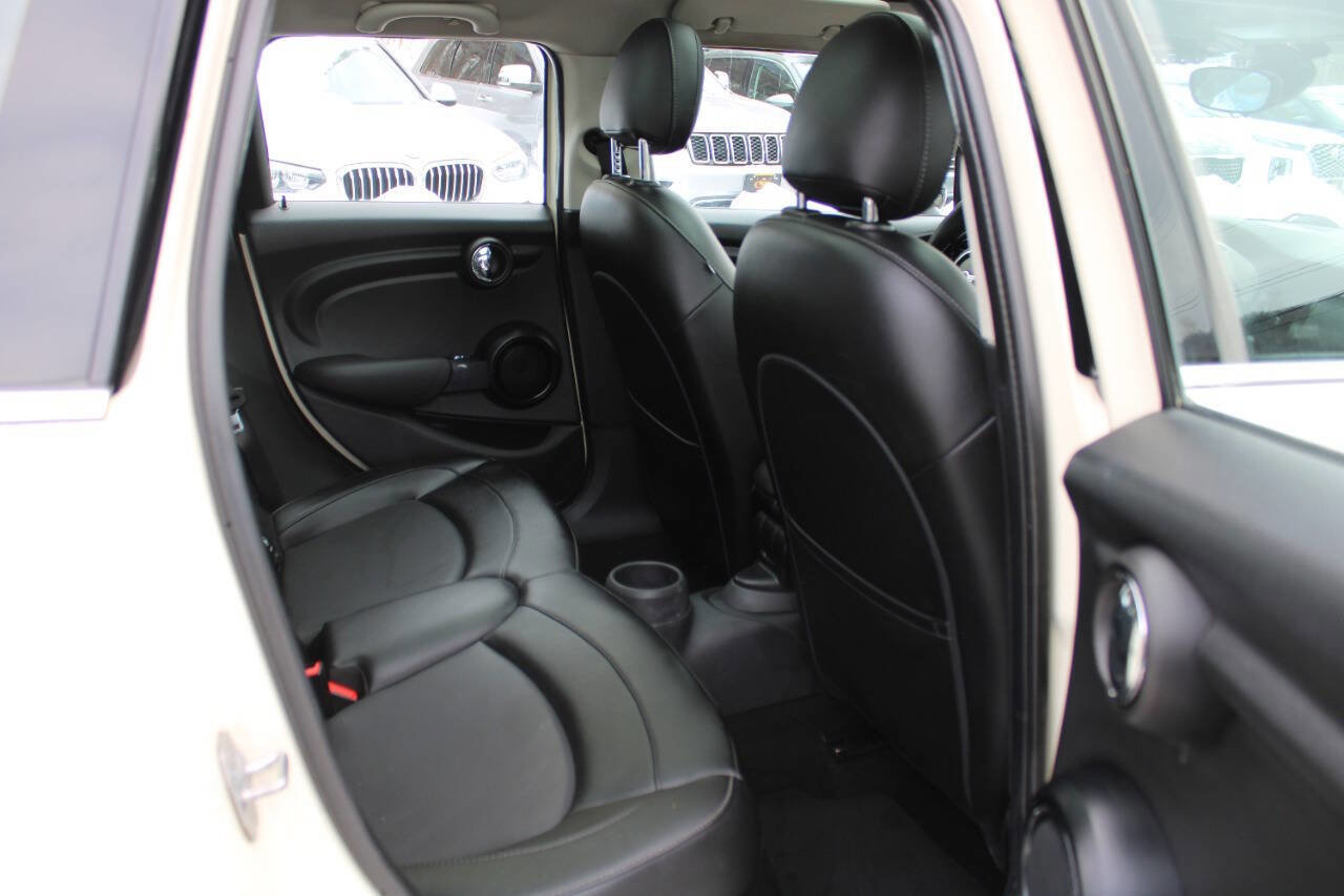 Used 2015 MINI Cooper 4-Door Hardtop image 28