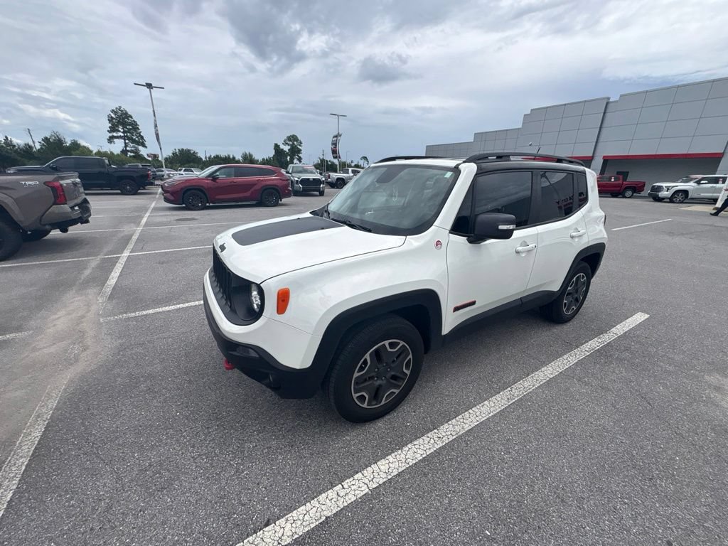 Used 2017 Jeep Renegade Trailhawk AWD/4WD image 5