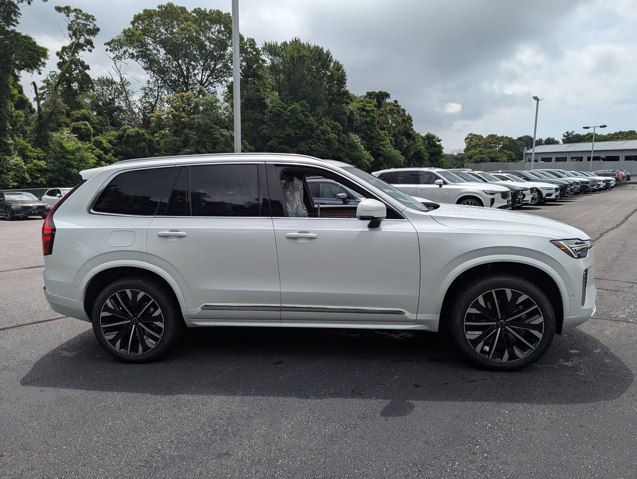 New 2026 Volvo XC90 B6 Plus image 3