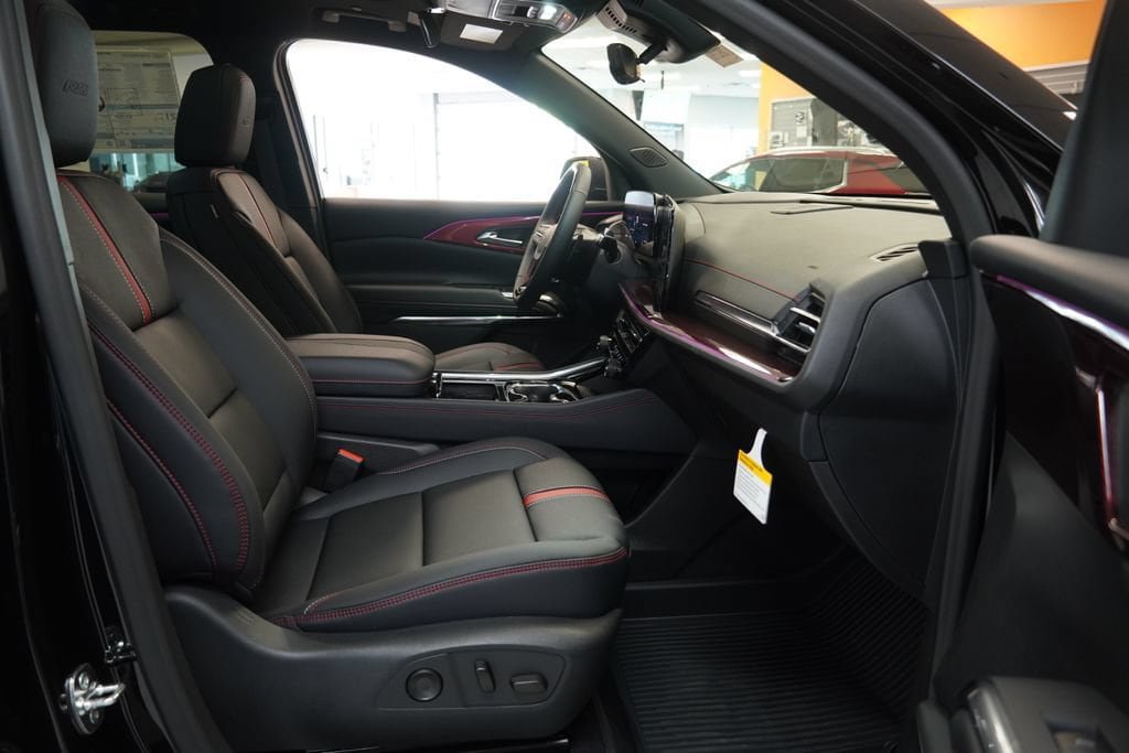 New 2026 Chevrolet Traverse RS w/ LPO, Floor Liner Package AWD/4WD image 39